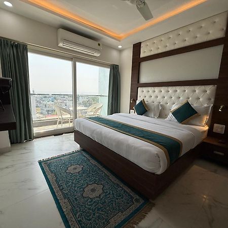 Hotel 7 Heaven เดห์ราดุน ภายนอก รูปภาพ