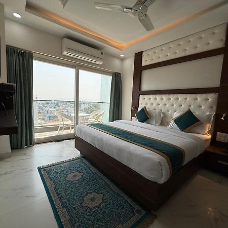 Hotel 7 Heaven เดห์ราดุน ภายนอก รูปภาพ