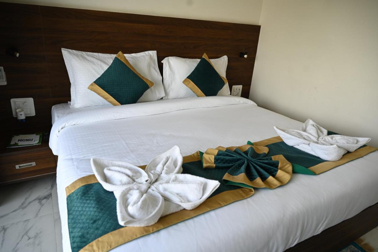 Hotel 7 Heaven เดห์ราดุน ภายนอก รูปภาพ