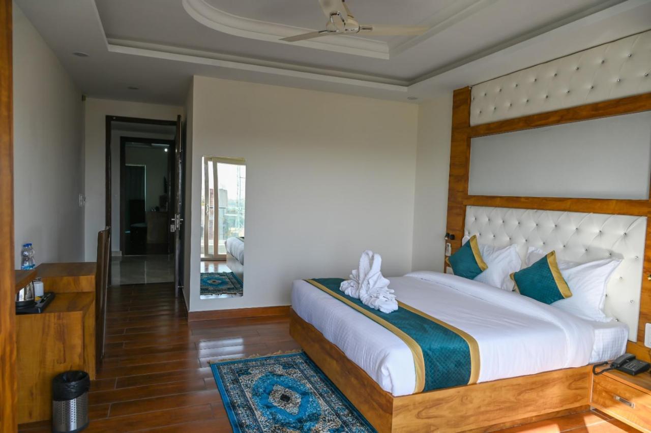Hotel 7 Heaven เดห์ราดุน ภายนอก รูปภาพ