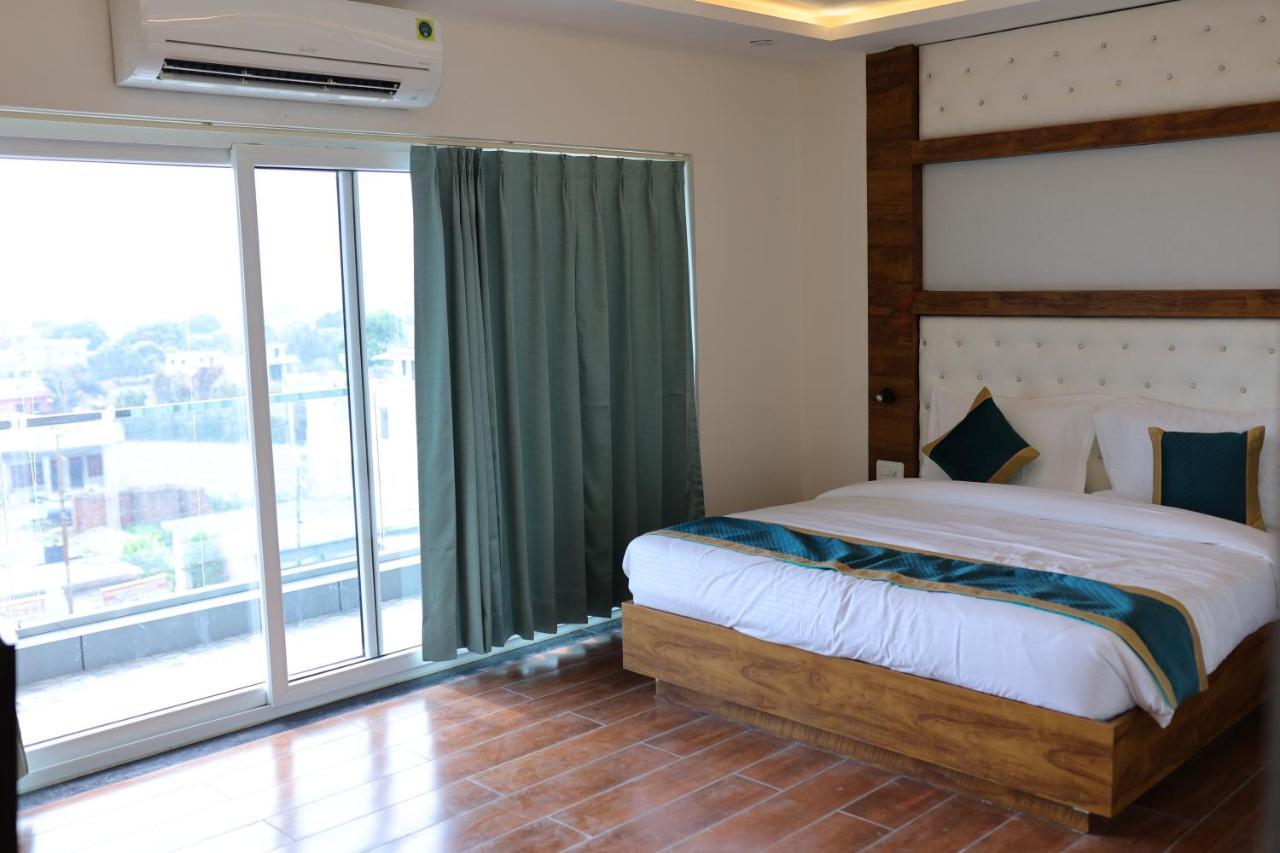 Hotel 7 Heaven เดห์ราดุน ภายนอก รูปภาพ