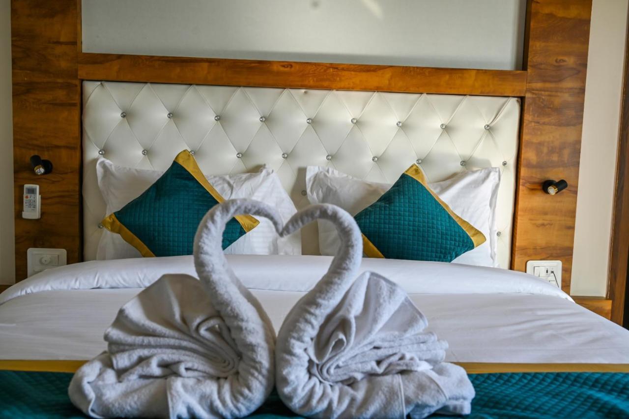 Hotel 7 Heaven เดห์ราดุน ภายนอก รูปภาพ