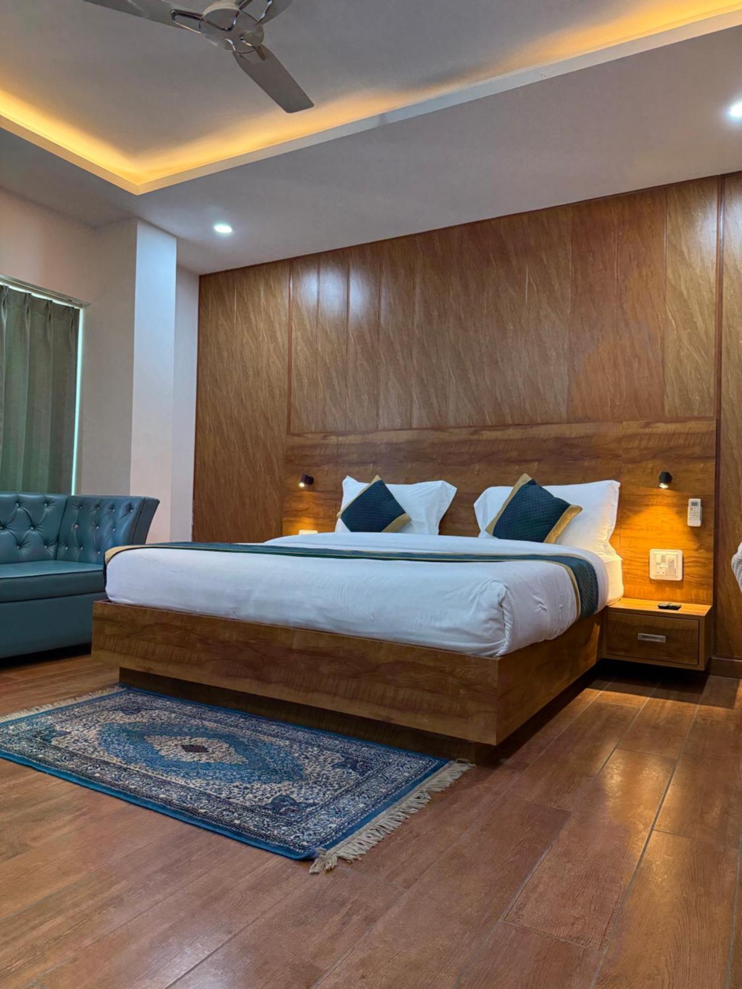 Hotel 7 Heaven เดห์ราดุน ภายนอก รูปภาพ