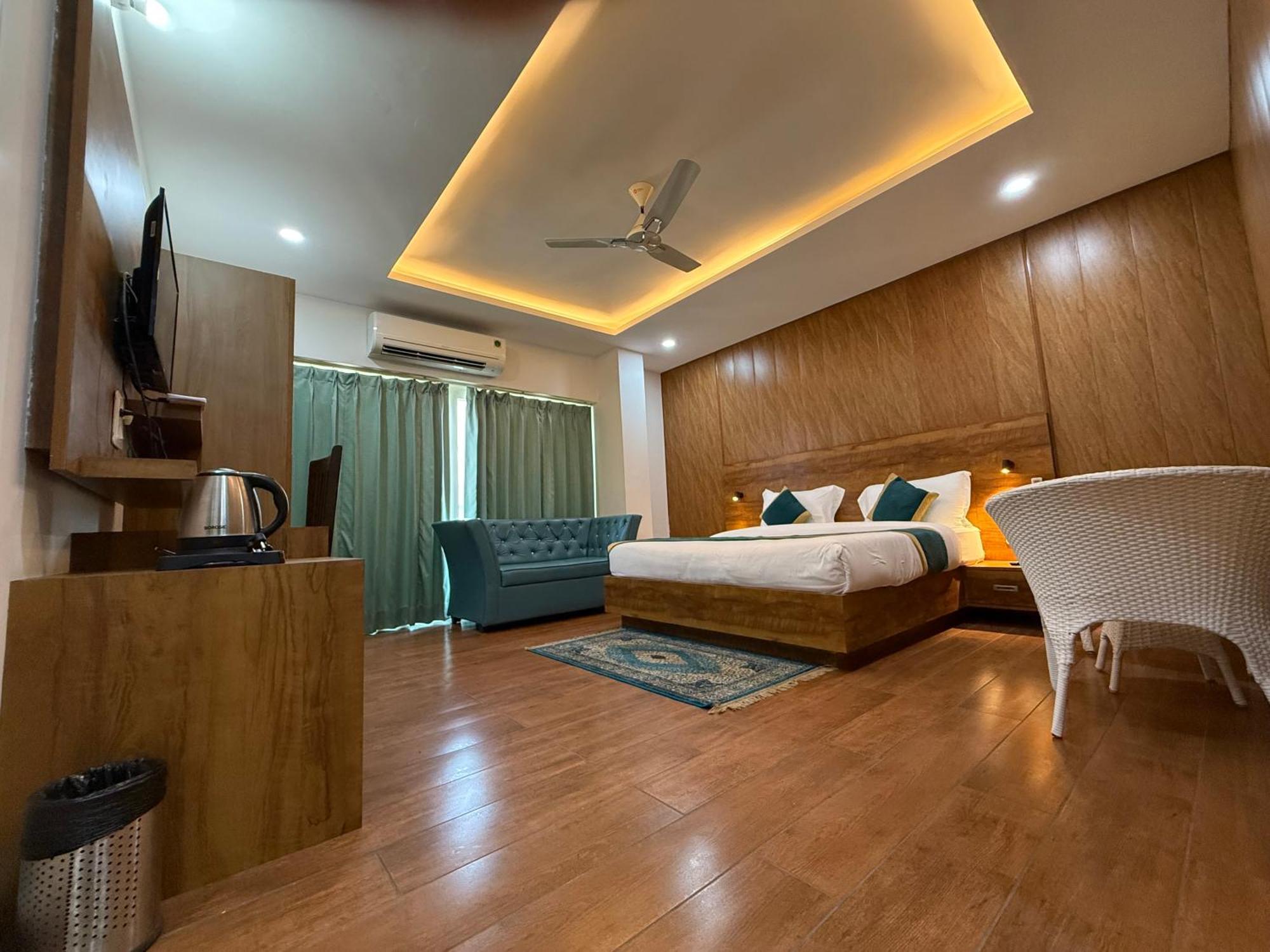 Hotel 7 Heaven เดห์ราดุน ภายนอก รูปภาพ