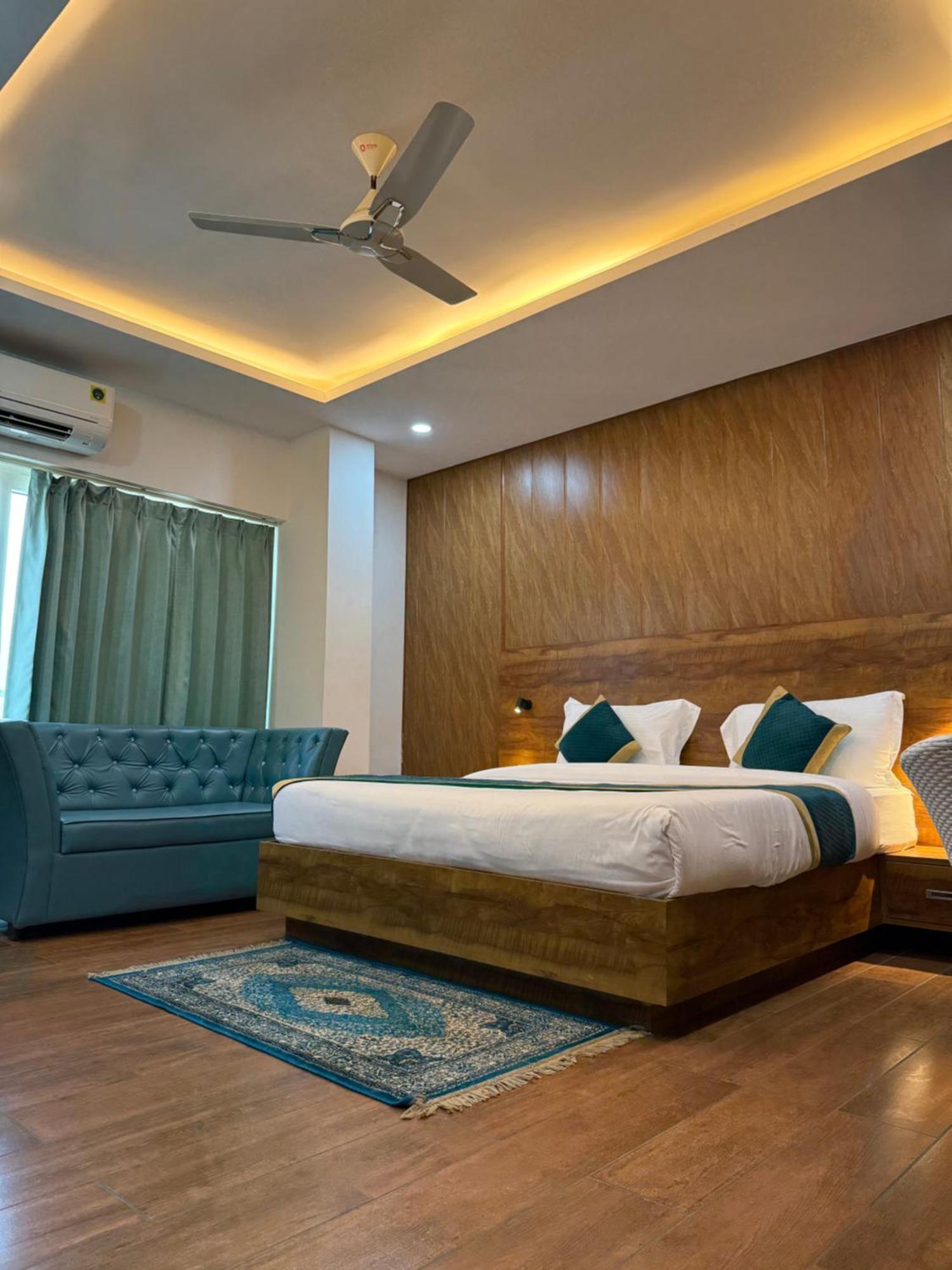 Hotel 7 Heaven เดห์ราดุน ภายนอก รูปภาพ