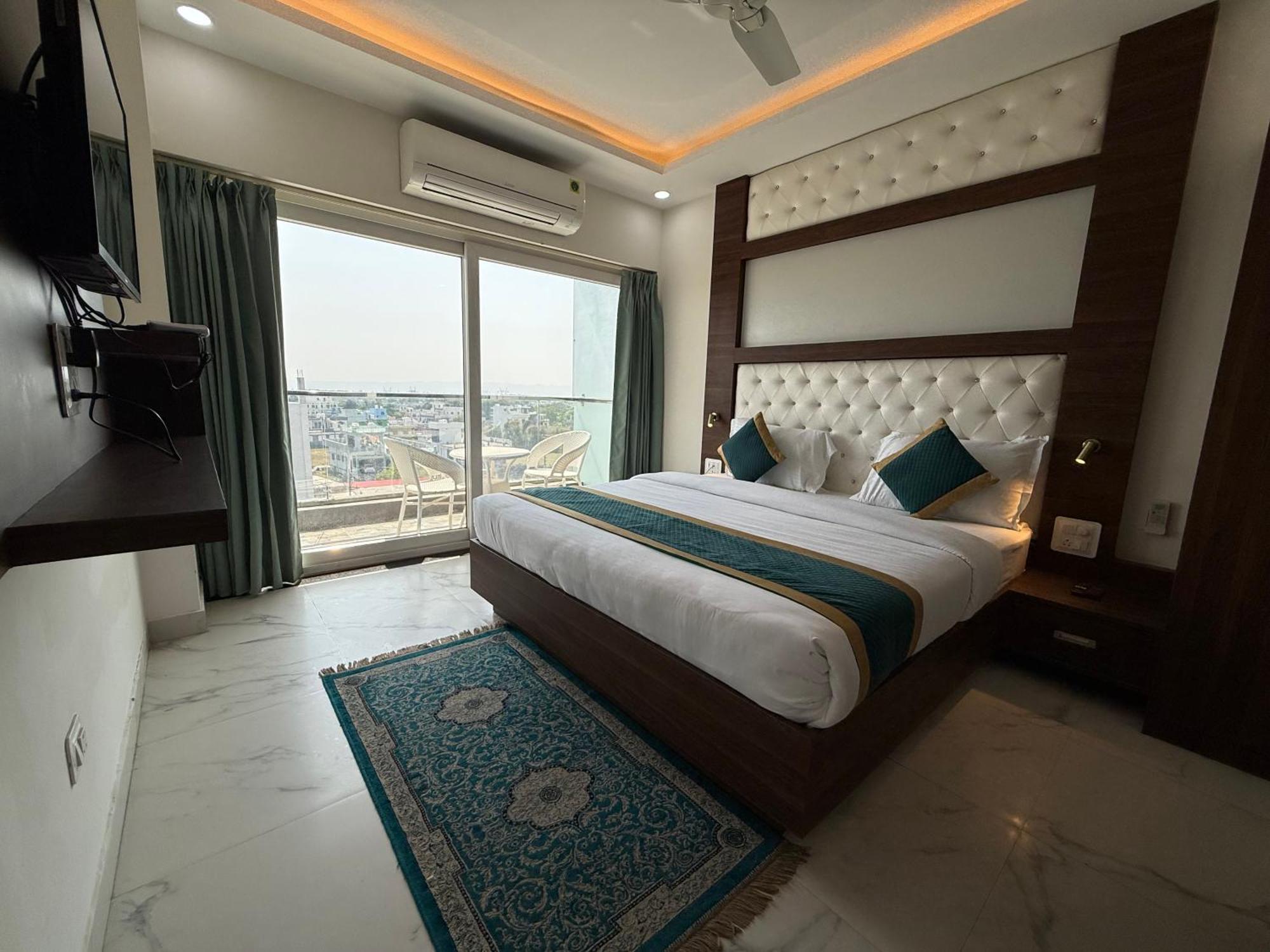 Hotel 7 Heaven เดห์ราดุน ภายนอก รูปภาพ